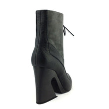 Lace-Up Ankle Boots Black / Grey