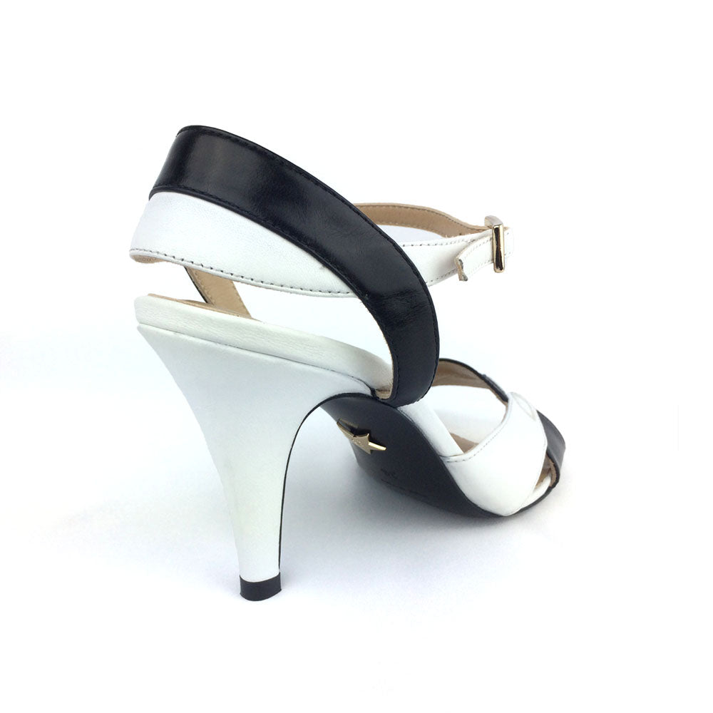 Black & White Sandal IT 39 Black & White Sandal IT 39